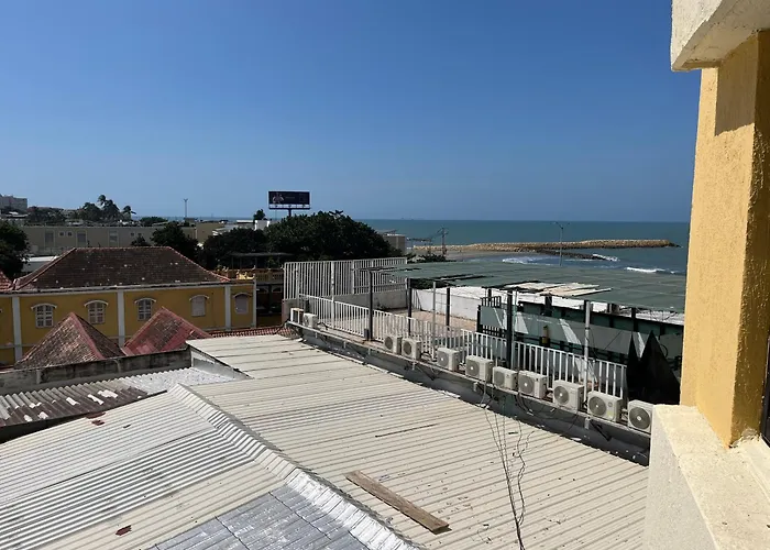 Cabrero, Cerca De La Ciudad Amurallada Y Playa